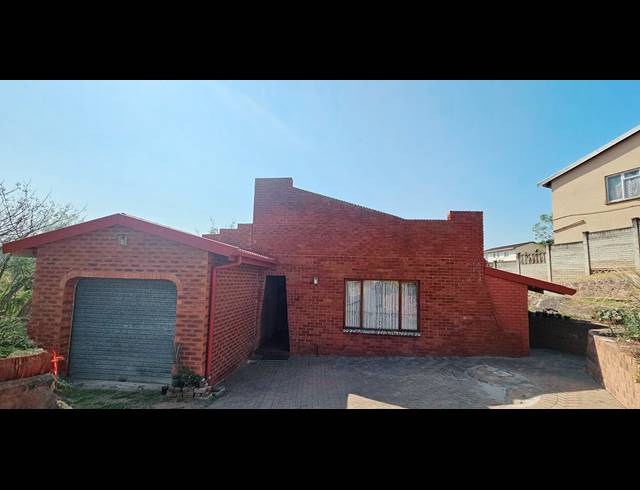 3 BEDROOM FREESTANDING FOR SALE IN RESERVOIR HILLS